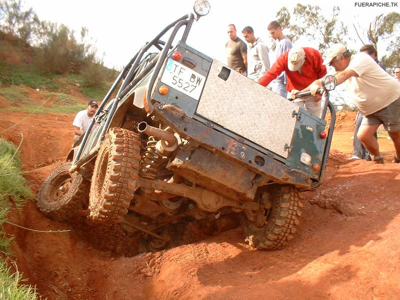 Land Rover Defender trial 4x4