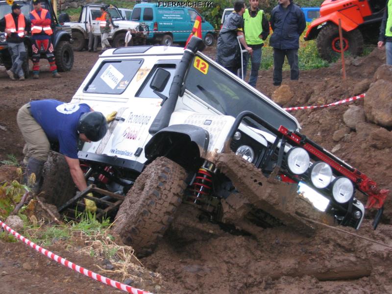 Land Rover Defender 90 trial